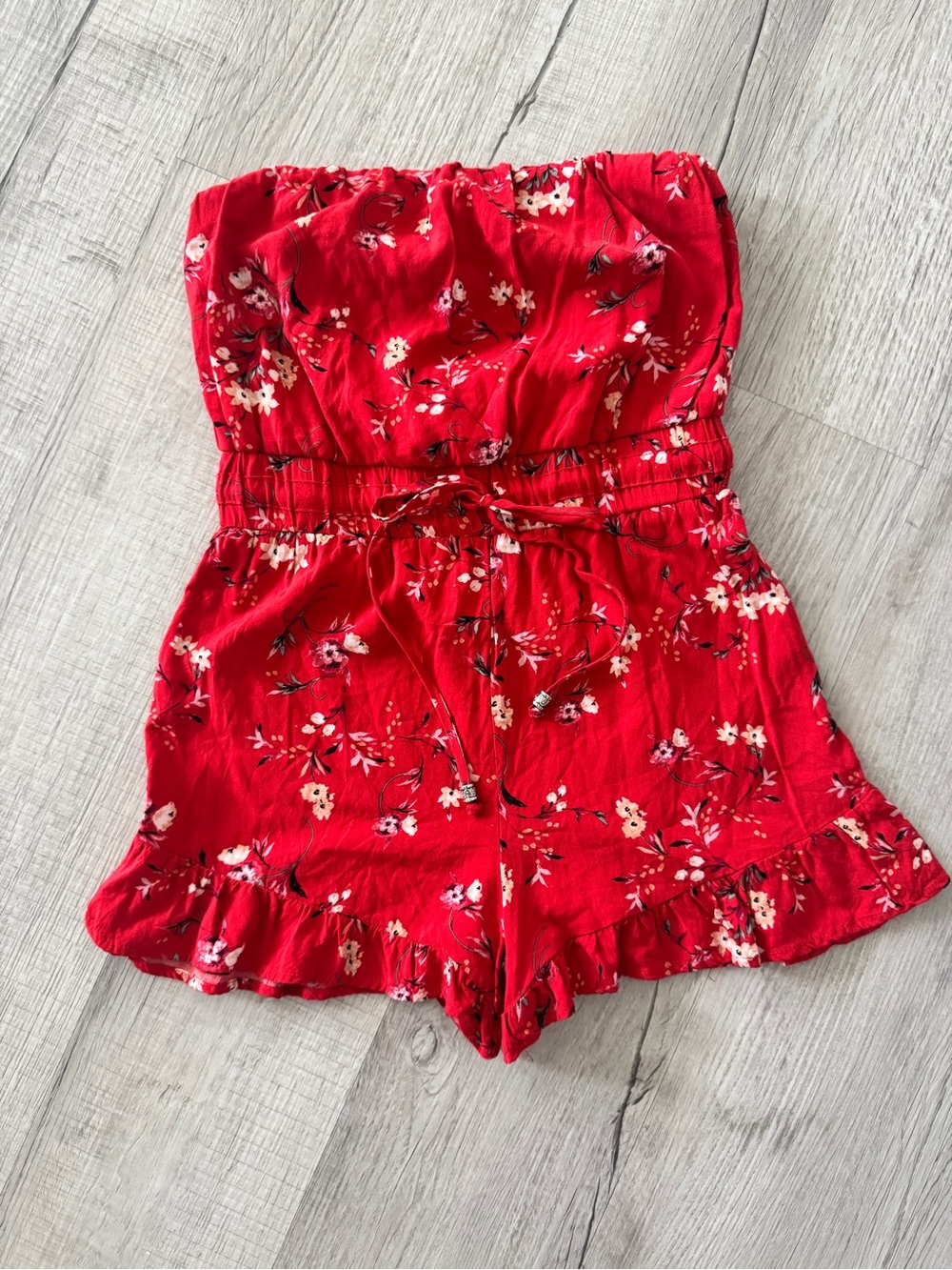 City Studio Red Floral Strapless Romper, Size XS. 0032